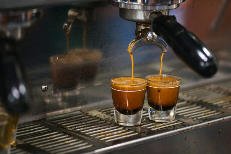 What “Dialling In” Espresso Actually Means (And How to Do It Step by Step)